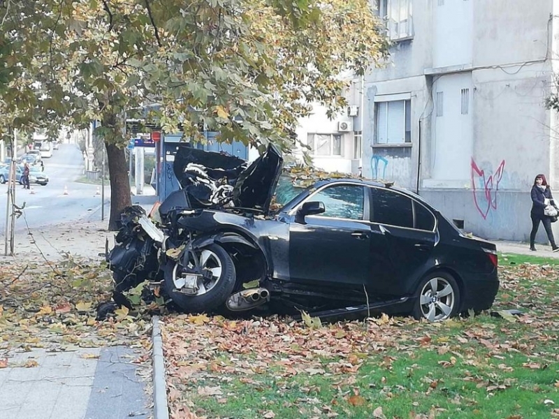 Двама задигнаха кола във Врачанско и я забиха в стълб, спипаха ги за нула време