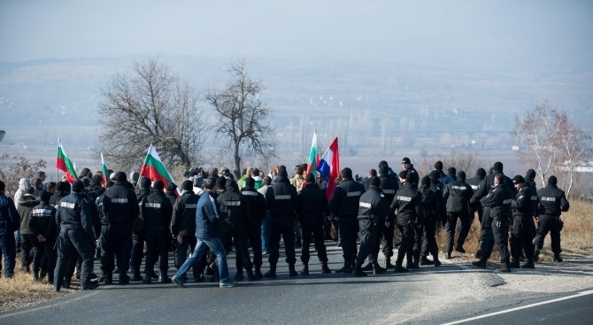Два часа продължи протестът срещу социалната несправедливост в Кресна Периодично