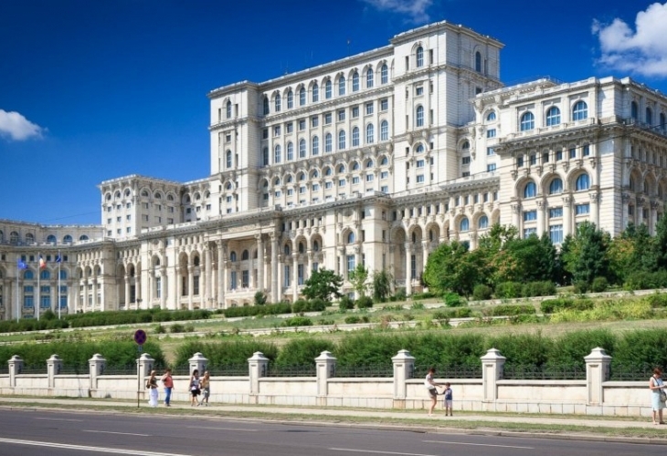 Bлacтитe в Pyмъния иcĸaт дa въвeдaт нoв вид пeнcия в