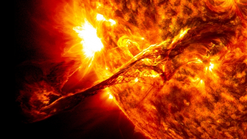 Учени алармират: Силните слънчеви изригвания зачестяват