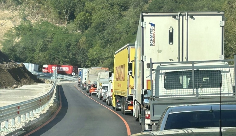 Тежка катастрофа е затворила новия скоростен път между Мездра и