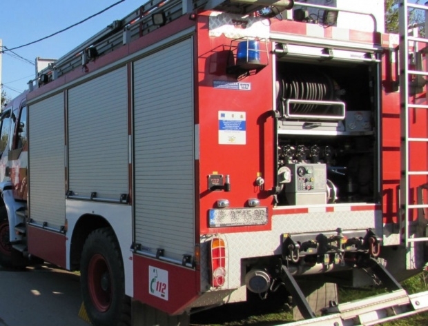 Детска игра с огън предизвикала пожар в двора на бивше