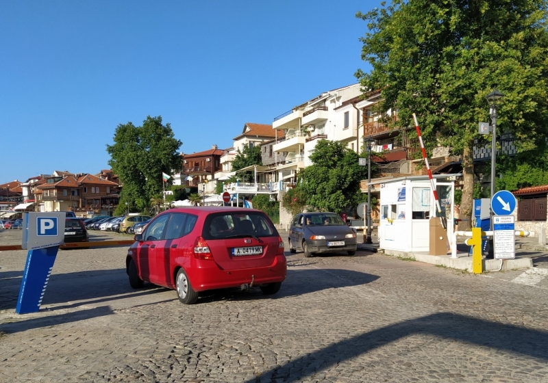 Местата за паркиране в Созопол са кът. Постоянно стават скандали,