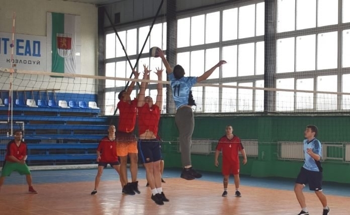 Волейболният отбор на СУ Св св Кирил и Методий Козлодуй