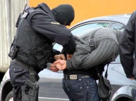 Полицията е заловила мъж, пренасящ нарктици в Мездра, научихме от