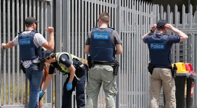 Австралийската полиция арестува мъж в южния град Мелбърн след като