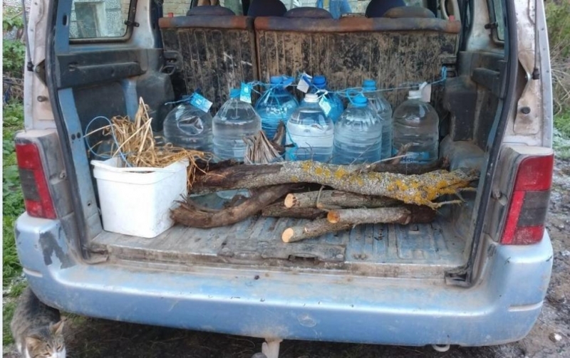 Митнически служители задържаха 979 литра течност с мирис на етилов алкохол