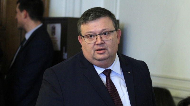 Разгневен пенсионер е изпратил на Сотир Цацаров колет с устройство