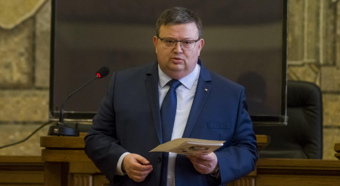 Днес главният прокурор Сотир Цацаров отправи към Народното събрание искания