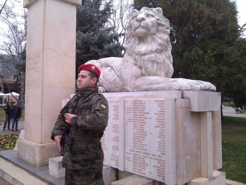 С военен ритуал в Монтана тържествено бе издигнат националния флаг