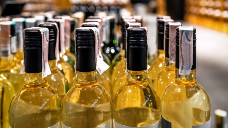 Митничари иззеха близо 300 литра алкохол без акциз от къща