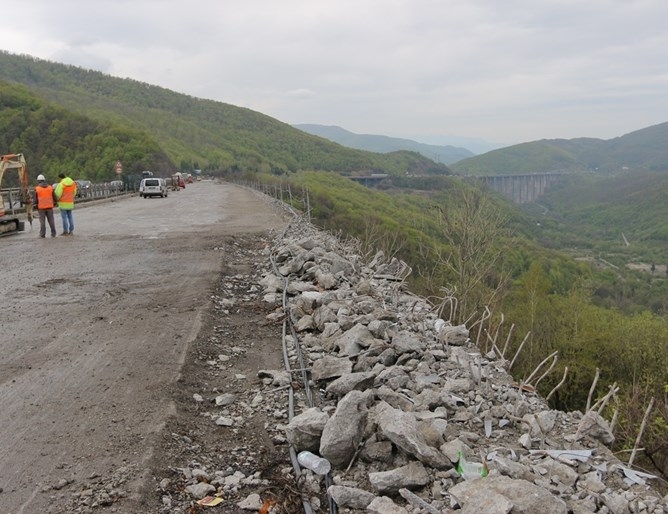 Почти е спряла работата по участъците на магистрала Хемус които