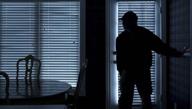 Апаши откраднаха над 1000 лева от баба в Монтанско съобщиха