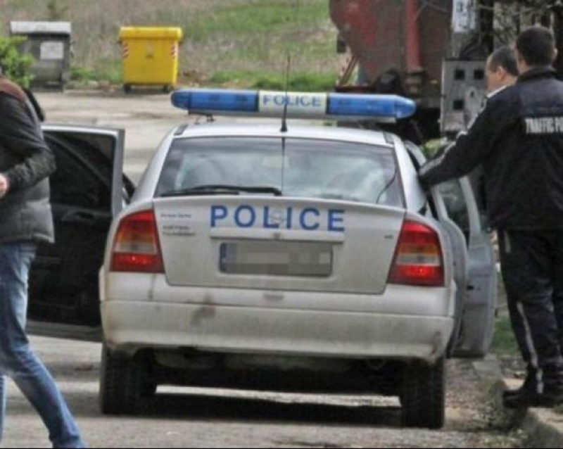 Ченгета хванаха младежи в притежание на дрога докато се разкарвали