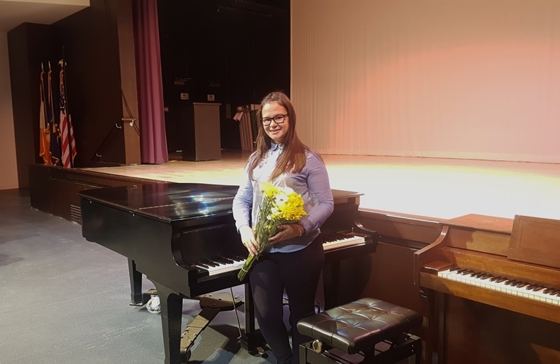 Младата 17 годишна пианистка Анна Мария Арсенова от Монтана представи достойно България