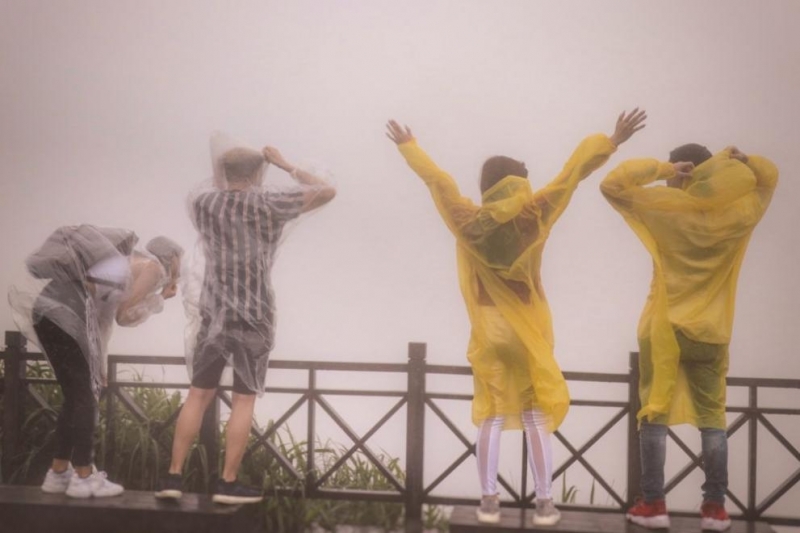 Предупреждение за буря е обявено в Тайван във връзка с