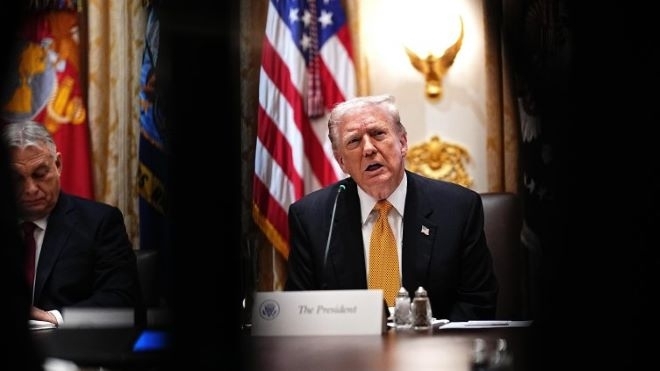 Тръмп празнува докато милиони американци гладуват