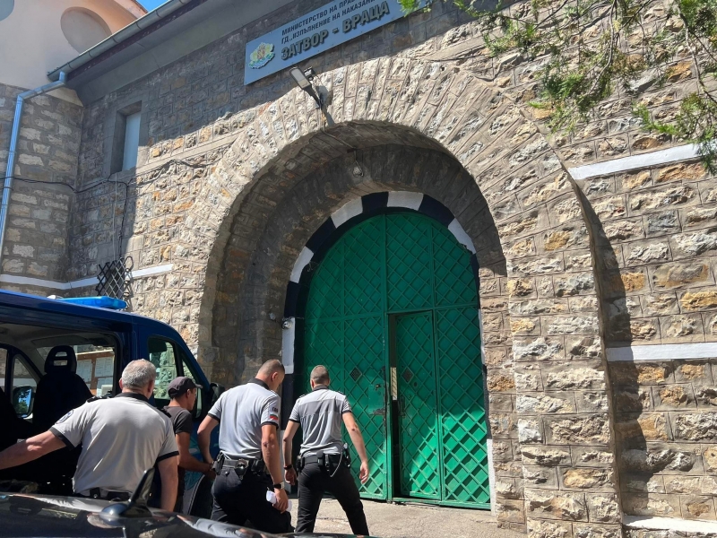 Вкарват в затвора крими герой, заловен повторно да шофира пиян в Монтанско