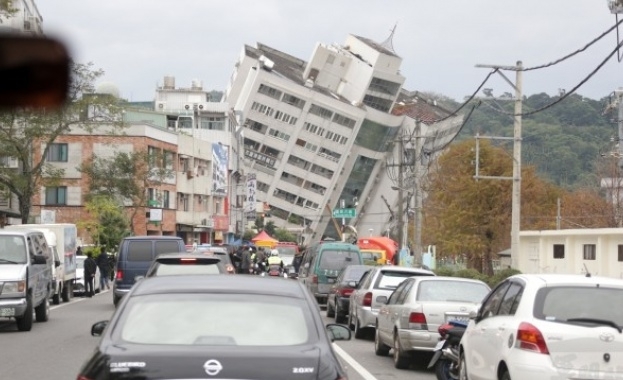 Над 170 души са в неизвестност след силно земетресение в