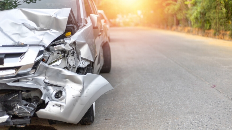 18 годишен младеж открадна три коли и катастрофира с две от