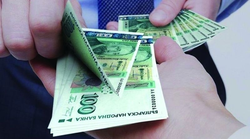 Честито на отличниците! Вдигат заплатата на Румен Радев с 1 596 лв., на депутатите със 798 лв.