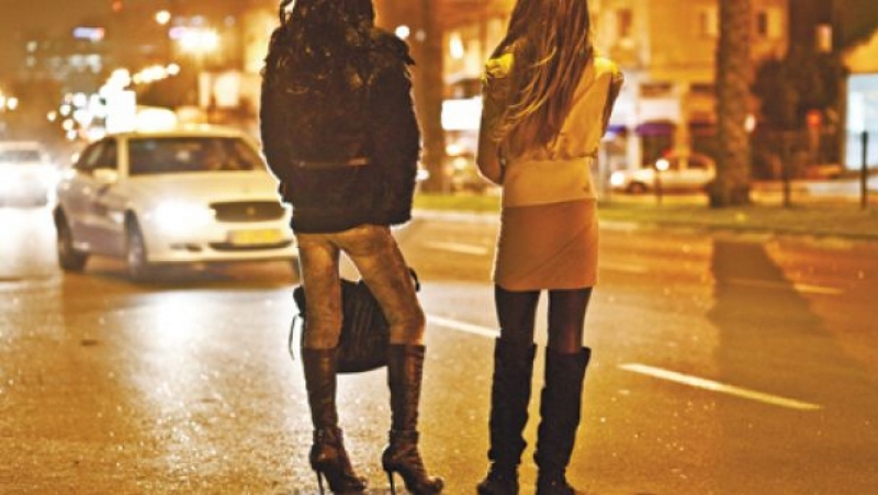 Повдигнато е обвинение на сутеньор от Мездра склонил две жени