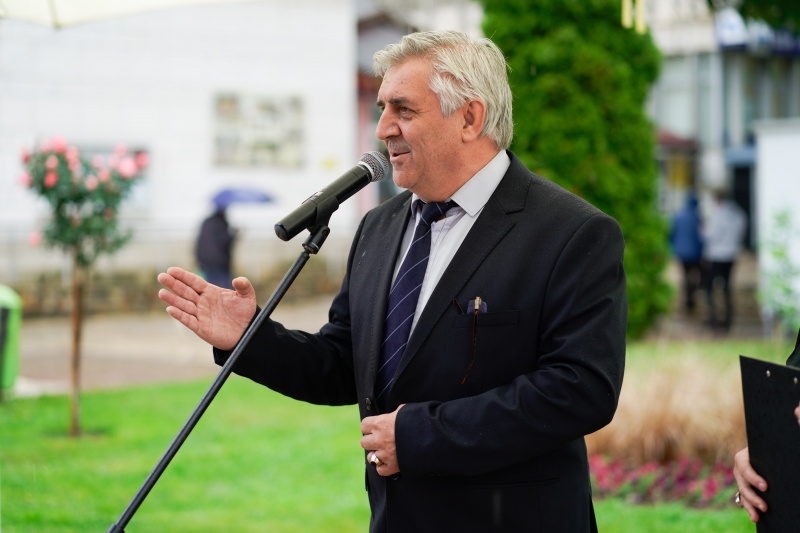 С тържество на площад България организирано от Община Мездра жители