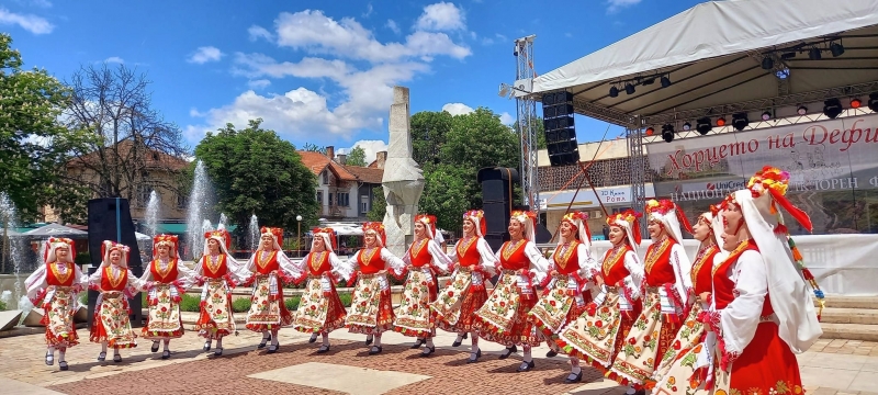 23 танцови клубове школи и състави от Северна и Западна
