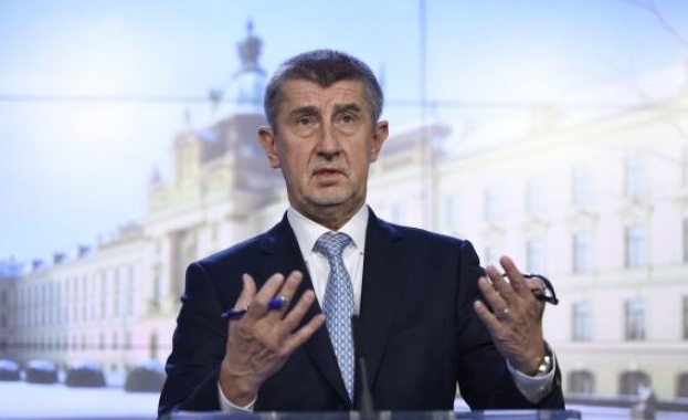 Чешкият премиер в оставка Андрей Бабиш отрече да е изпращал