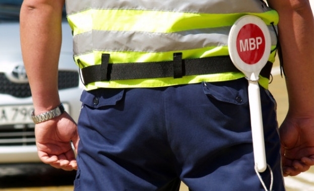 Вчера полицията е засякла шофьор без книжка във Врачанско съобщиха