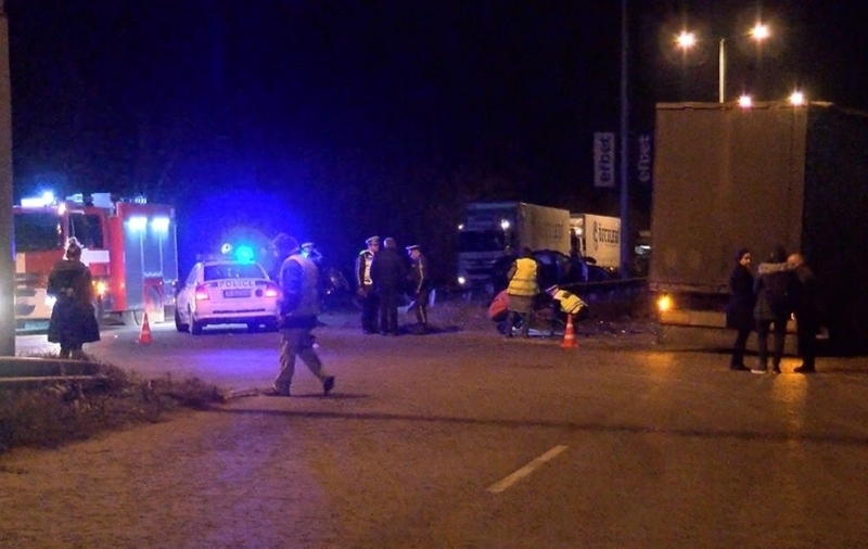 Човек е пострадал при среднощно меле на международен път Е 79