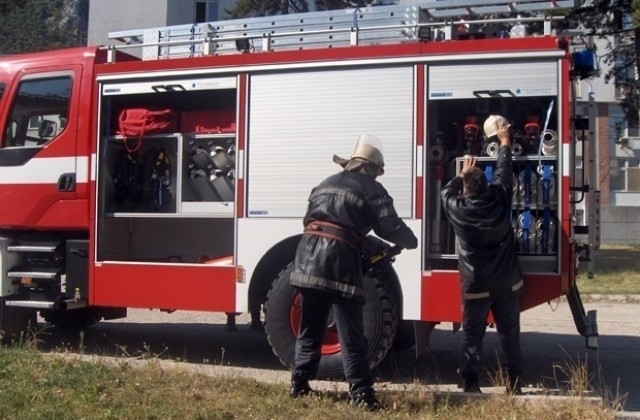 Пожар избухна в рентгенова лаборатория в центъра на Велико Търново.
