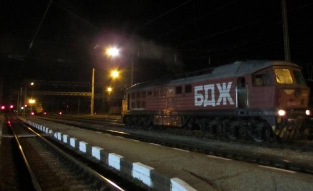 Дизелов локомотив на БДЖ се е сблъскал с моторен влекач