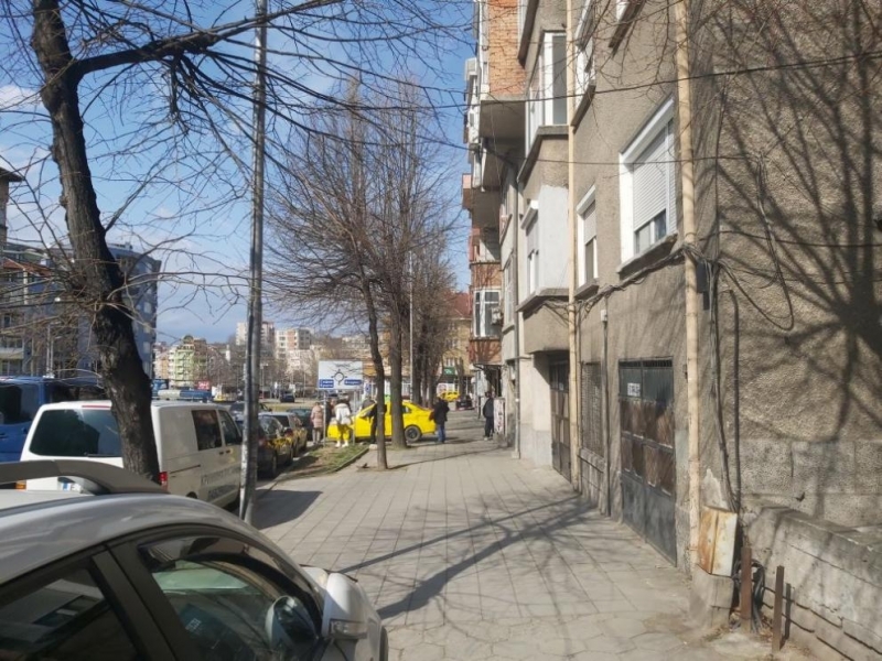 Маскирани и въоръжени мъже обраха заложна къща в Благоевград