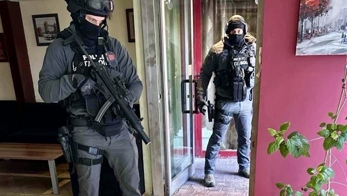 Разбиха група от лихвари в София, четирима са в ареста /снимки/