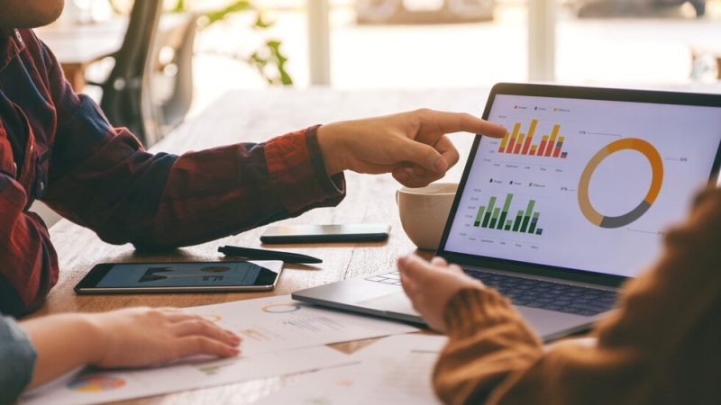 По предварителни данни на Националния статистически институт наетите лица по