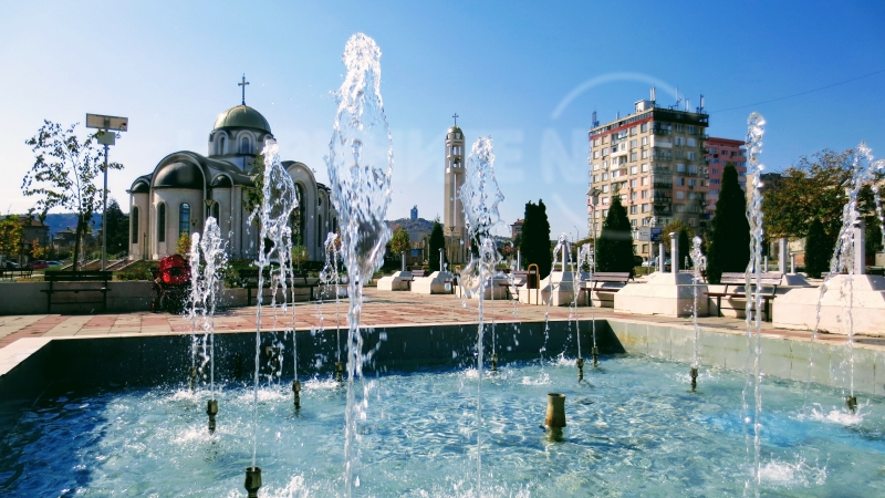 Деца от Монтана избраха нестандартен начин да се разхладят в