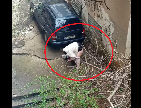 Потрес! Жена се изтропа посред бял ден насред оживен район в центъра на Враца, не ѝ е за сефте /скандално видео/