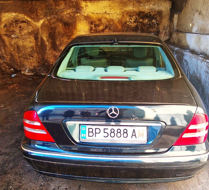 НАП Враца продава на търг Мерцедес С 320 научи BulNews Колата е