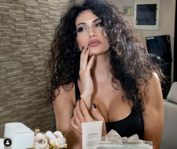 Красивата италианка Наташа Чинели бори пандемията от коронавирус като събира