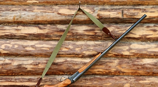 Жител на Ихтиман е задържан за незаконно притежание на ловно