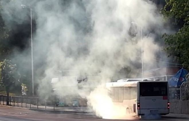 Автобус горя на улица Диана в Монтана съобщиха от полицията Сигнал
