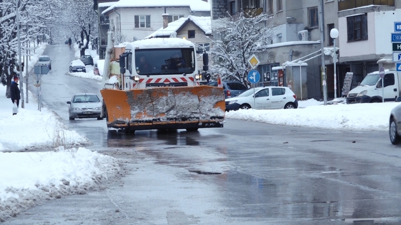 Главните и второстепенните пътни артерии в община Мездра са почистени