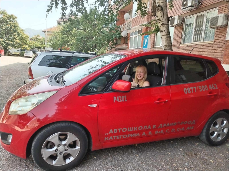 Атракция в Деня за безопасност на движението във Враца! Проверете какъв шофьор сте с учебен автомобил на “V drive“