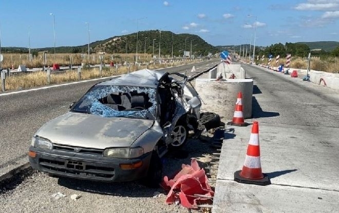 Гръцки гражданин и петима мигранти загинаха при автомобилна катастрофа на