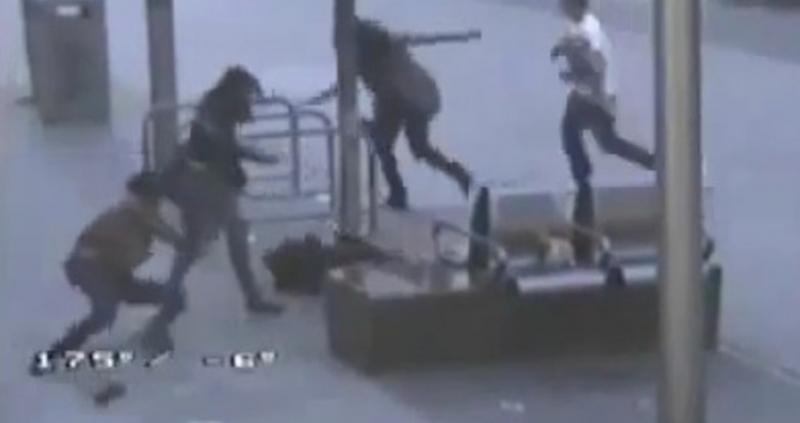 Трима мъже нападнаха младо момиче в центъра на Пловдив Нападението