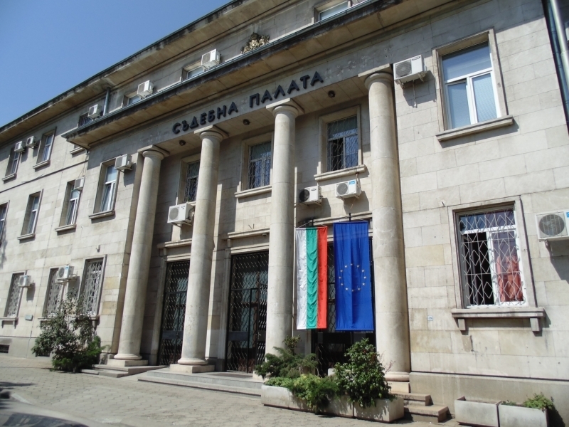 Петчленен състав на Окръжен съд Враца днес остави без