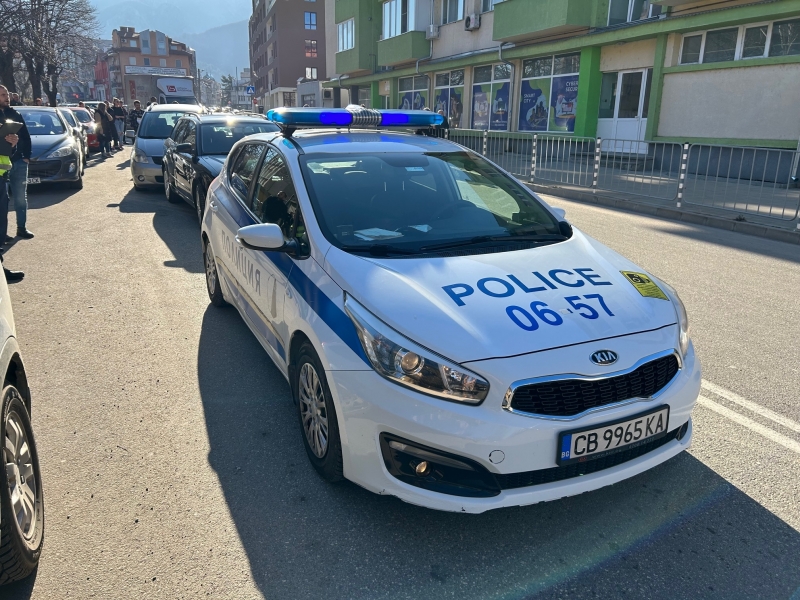 Верижна катастрофа с 4 коли блокира трафика по възлов булевард