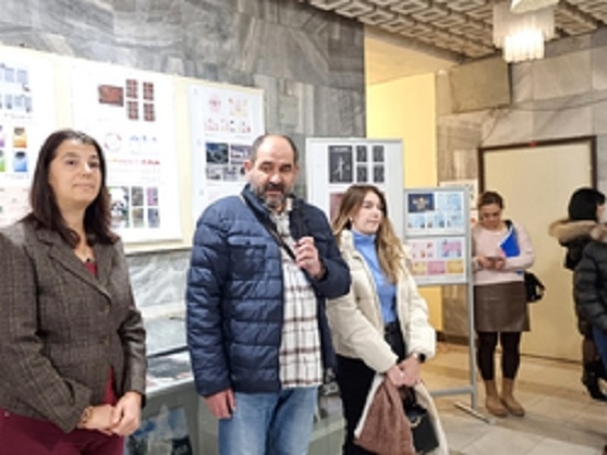 Благотворителна изложба базар Календария  2025  бе открита днес във фоайето на