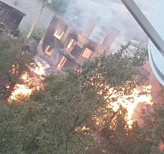 Две къщи в село Биркова са опожарени а постройка за съхранение на дървесина